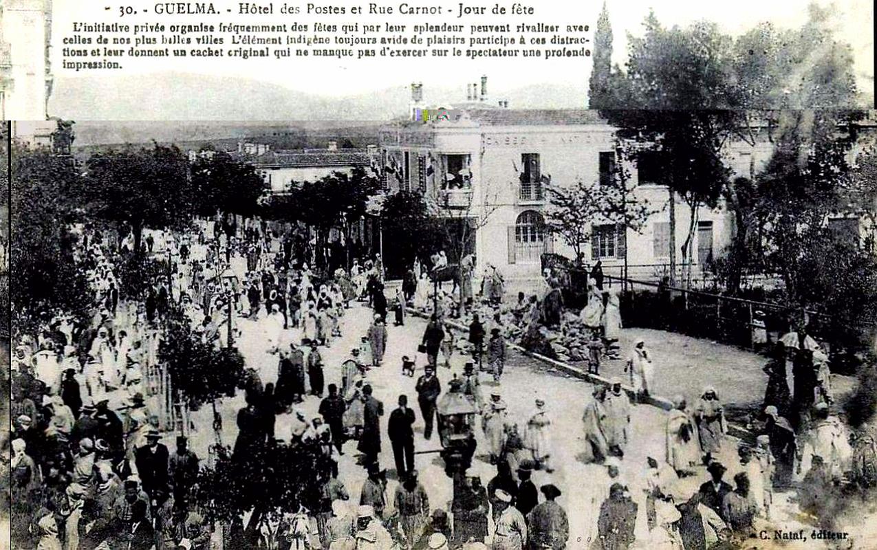 235-Guelma - Postes et rue Carnot - Jour de fete.jpg